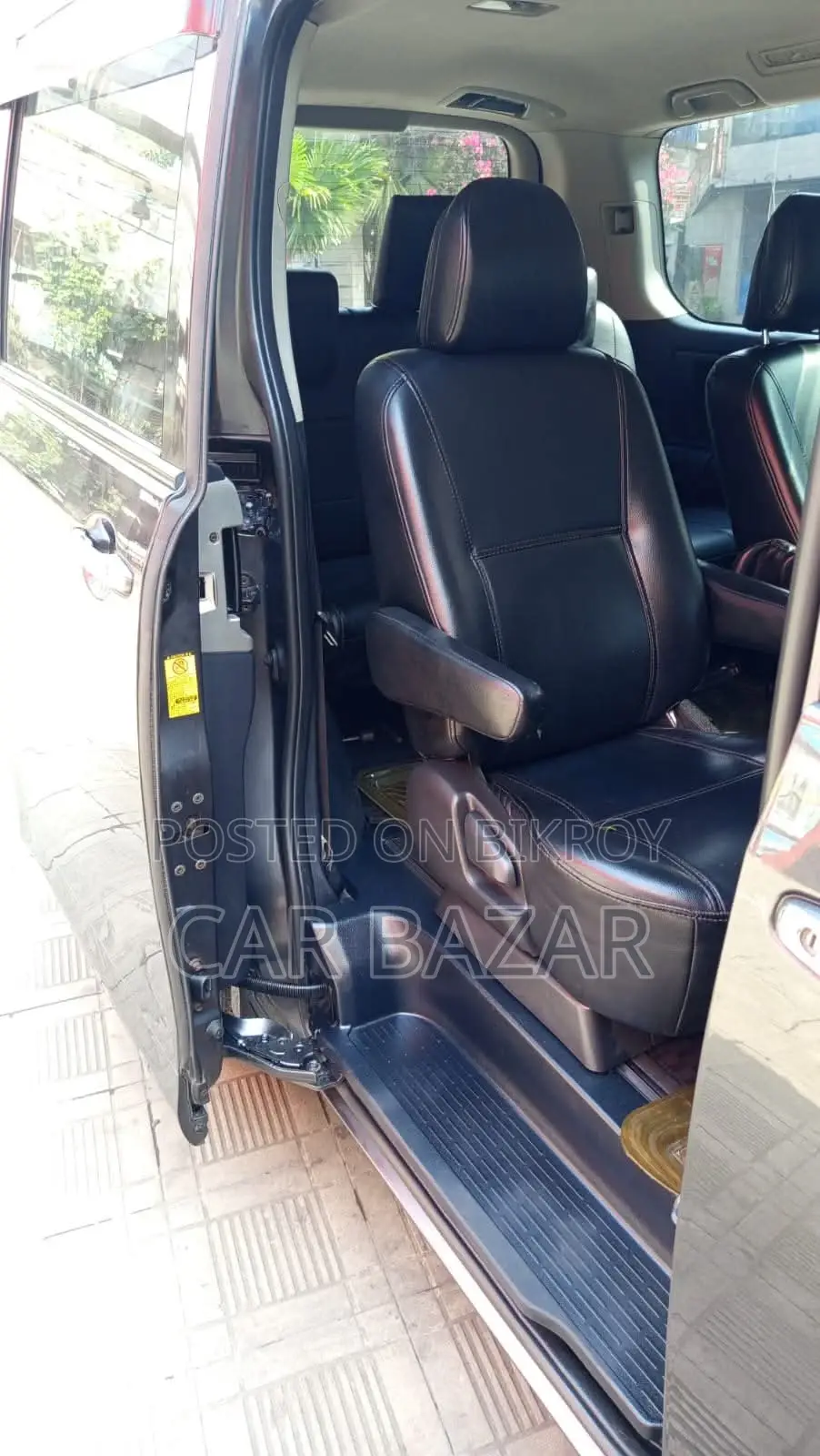 Toyota Noah Si GRADE PUSH 2012