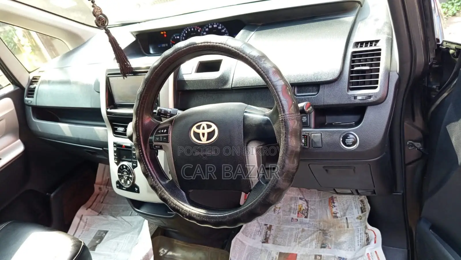 Toyota Noah Si GRADE PUSH 2012