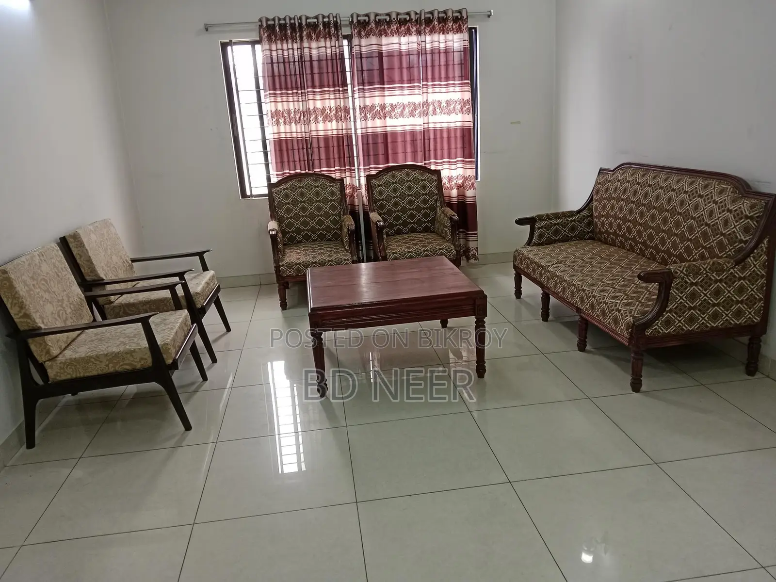 So good semi furnish 3 Bed room apt available in banani North