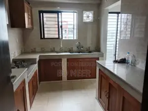 So good semi furnish 3 Bed room apt available in banani North