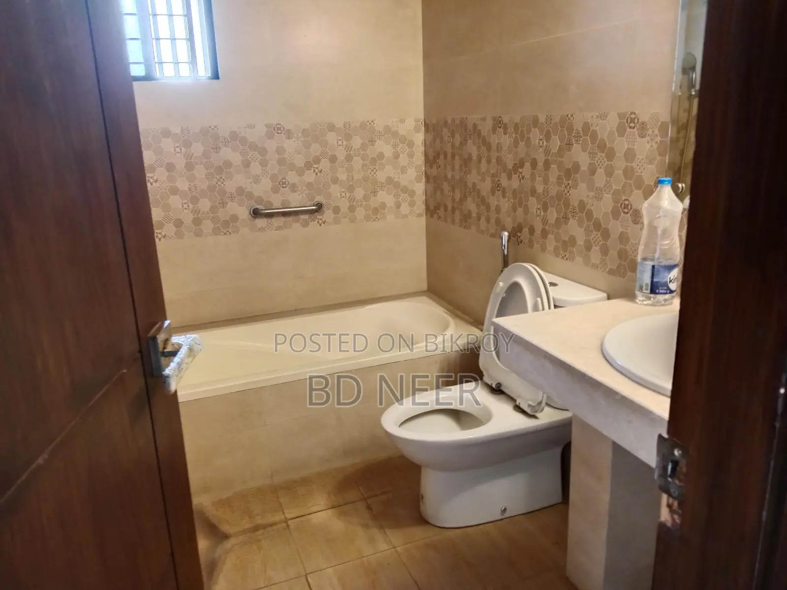 So good semi furnish 3 Bed room apt available in banani North