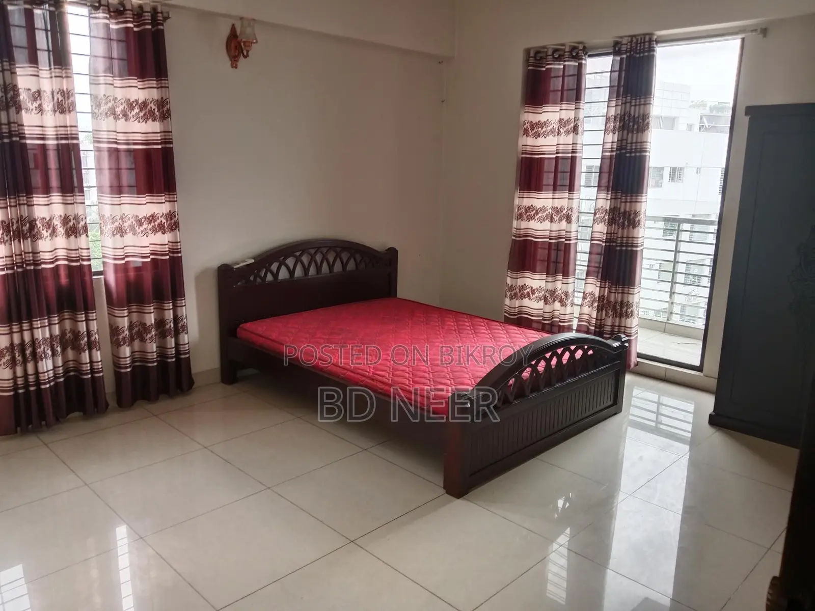 So good semi furnish 3 Bed room apt available in banani North