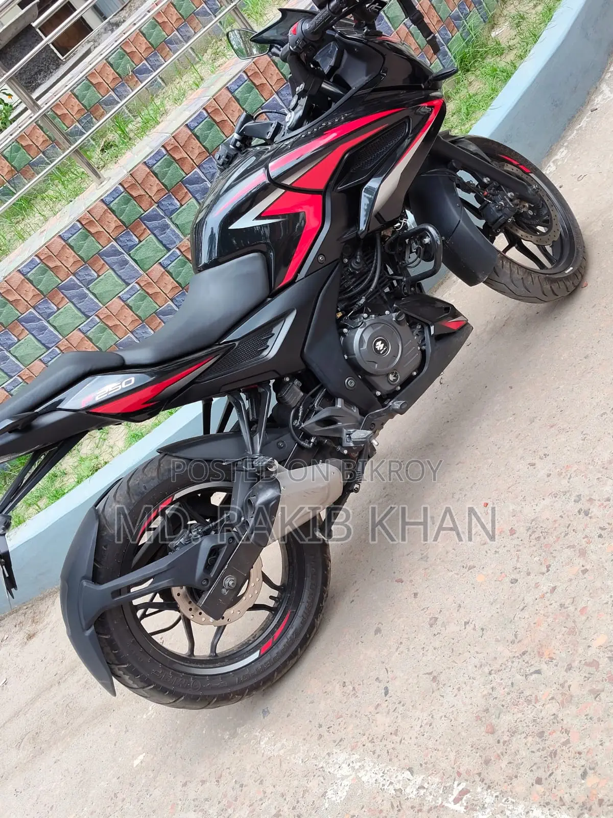 Bajaj Pulsar F250 2025 Black