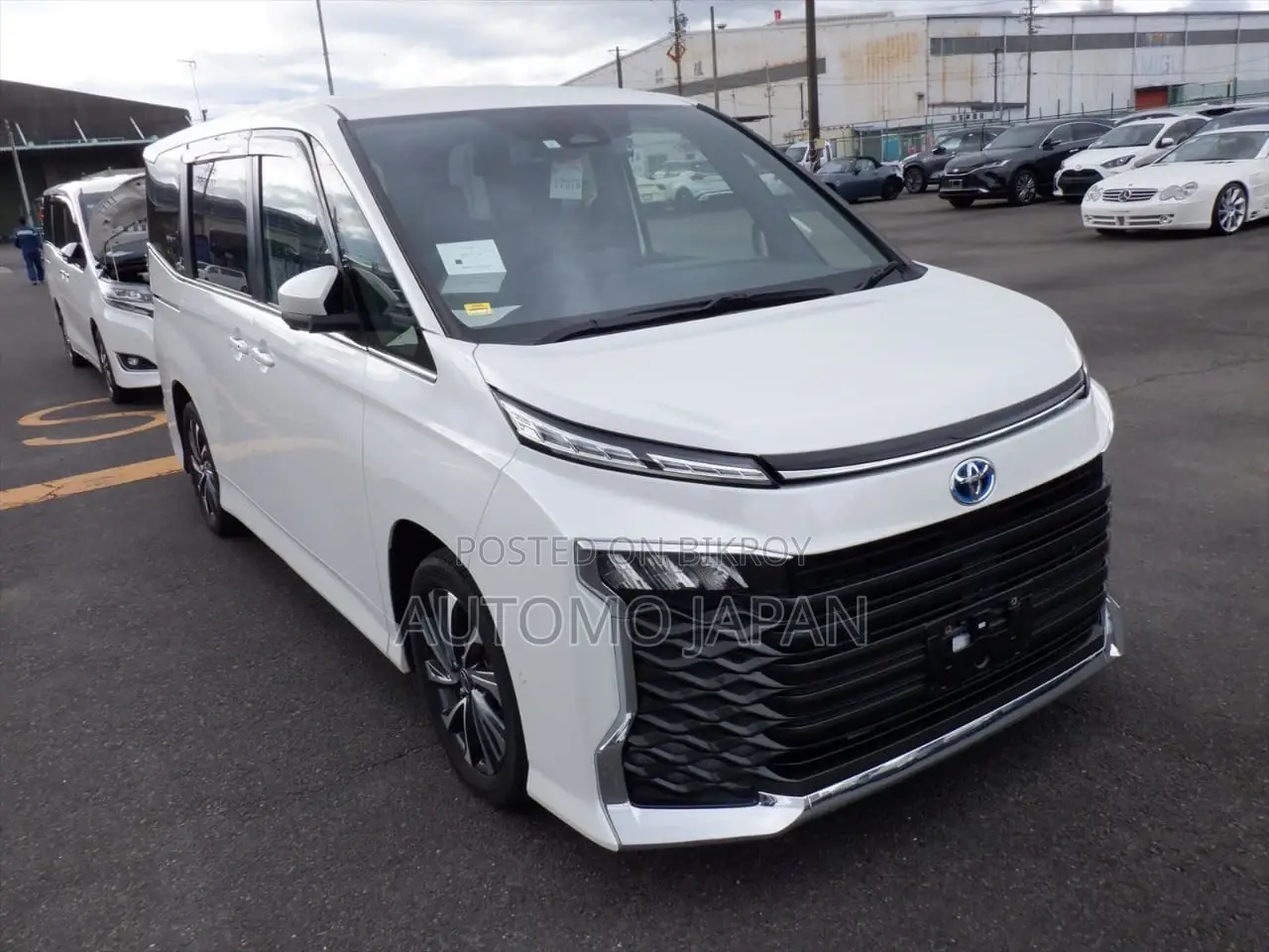 Toyota Voxy 2023