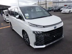 Toyota Voxy 2023