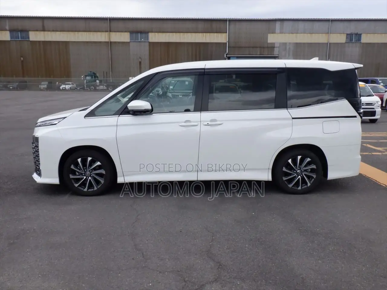 Toyota Voxy 2023