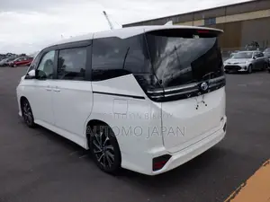 Toyota Voxy 2023
