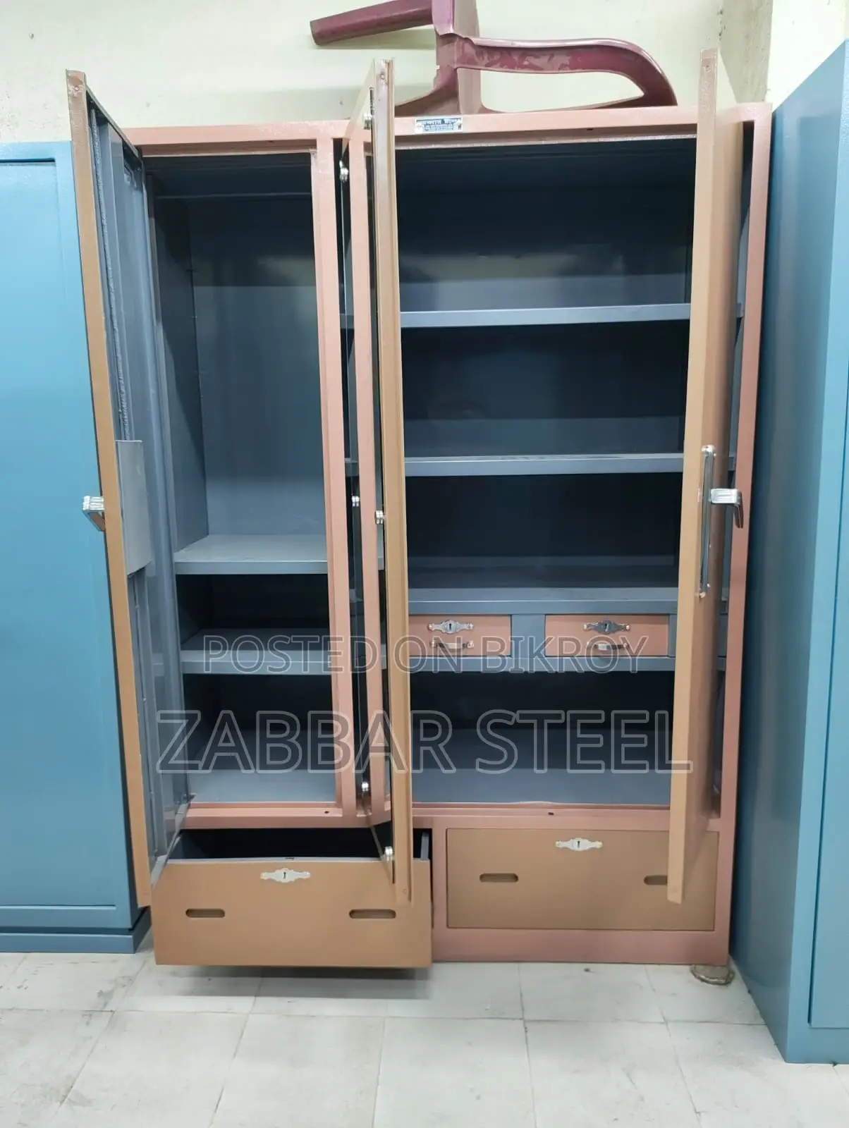 Three Door Steel Almariথ্রি ডোর স্টিল আলমারি — বেশি স্পেস, নিরাপত্তা!