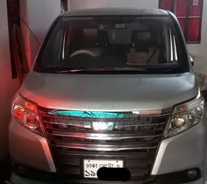 Toyota Noah 2014