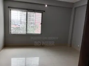 nice 3 Bed room apt available in banani