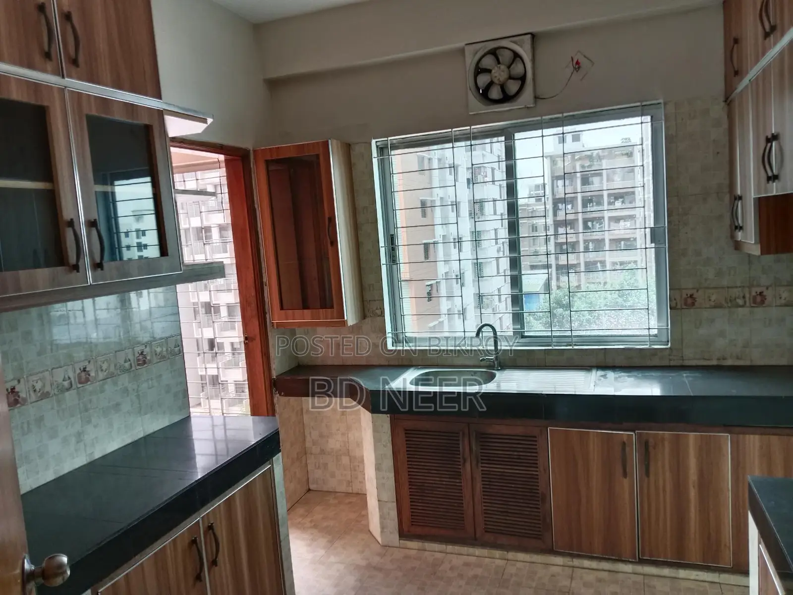 nice 3 Bed room apt available in banani