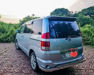 Toyota Noah 2005 Silver