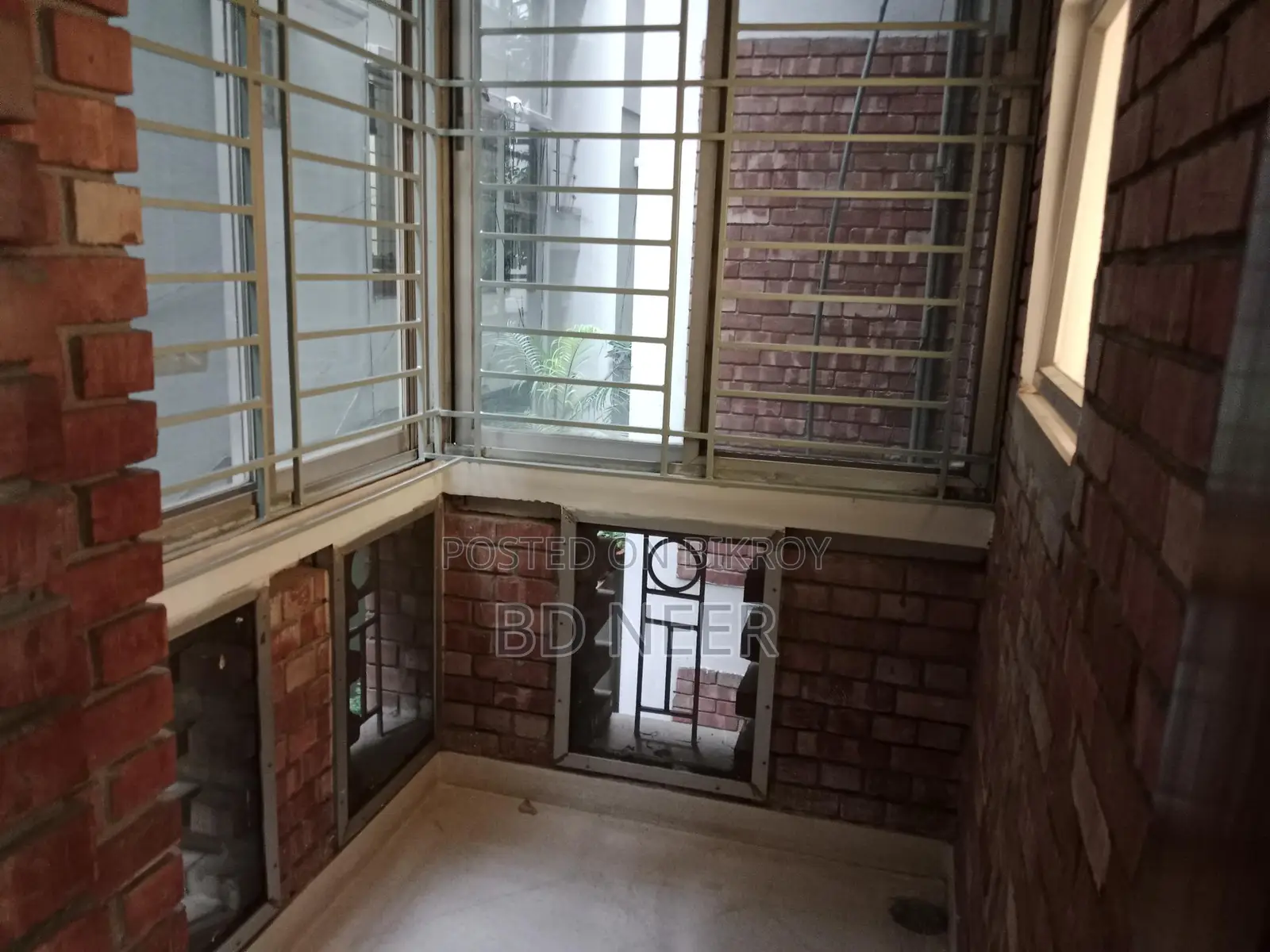 Duplex semi furnish 4 Bed room apt rent in banani North