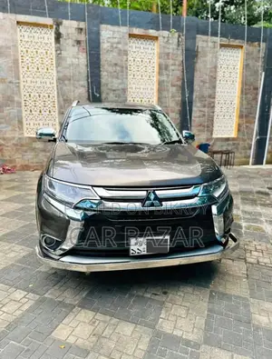 মিতসুবিশি আউটল্যান্ডার ৭ সিটার সানরুফ ২০১৮