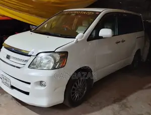 Toyota Noah X OVER FRESH 2006