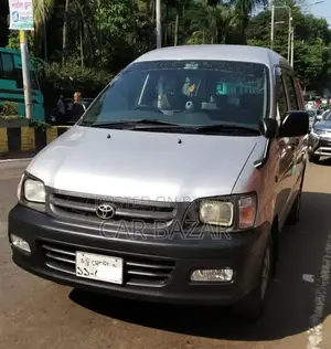 Toyota Noah 2.0 Front-Wheel Drive (8 Seater) 2006 Silver