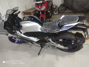 Yamaha R15 M silver 2025