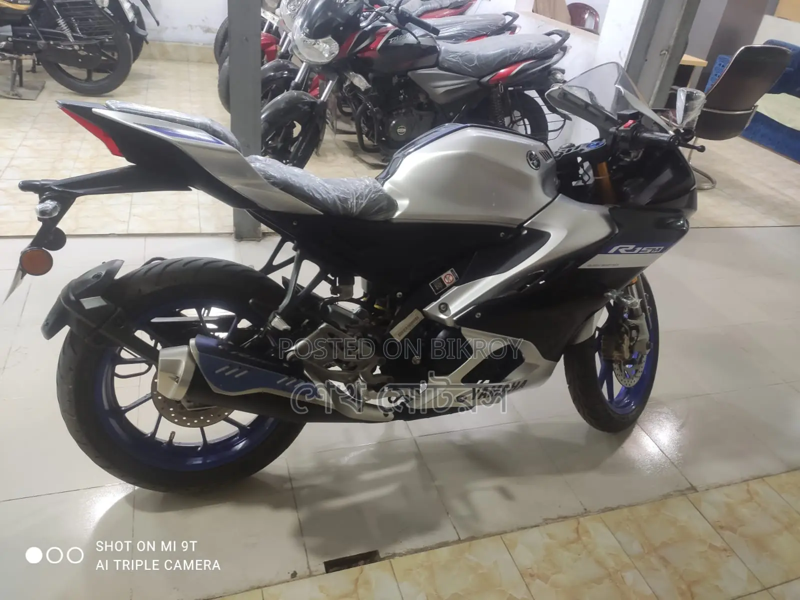Yamaha R15 M silver 2025
