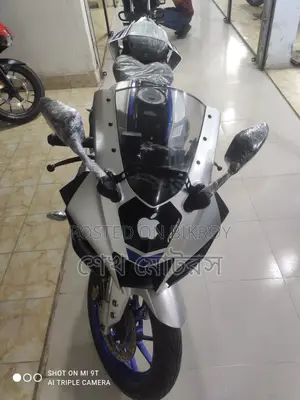 Yamaha R15 M silver 2025
