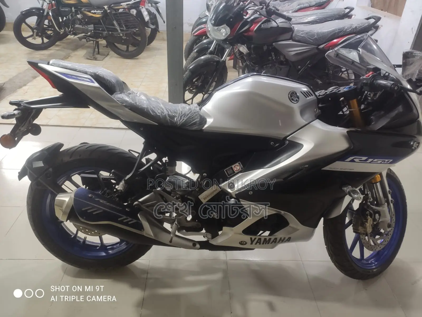 Yamaha R15 M silver 2025