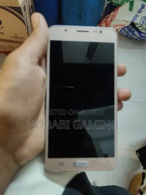 Samsung Galaxy J7 32 GB White