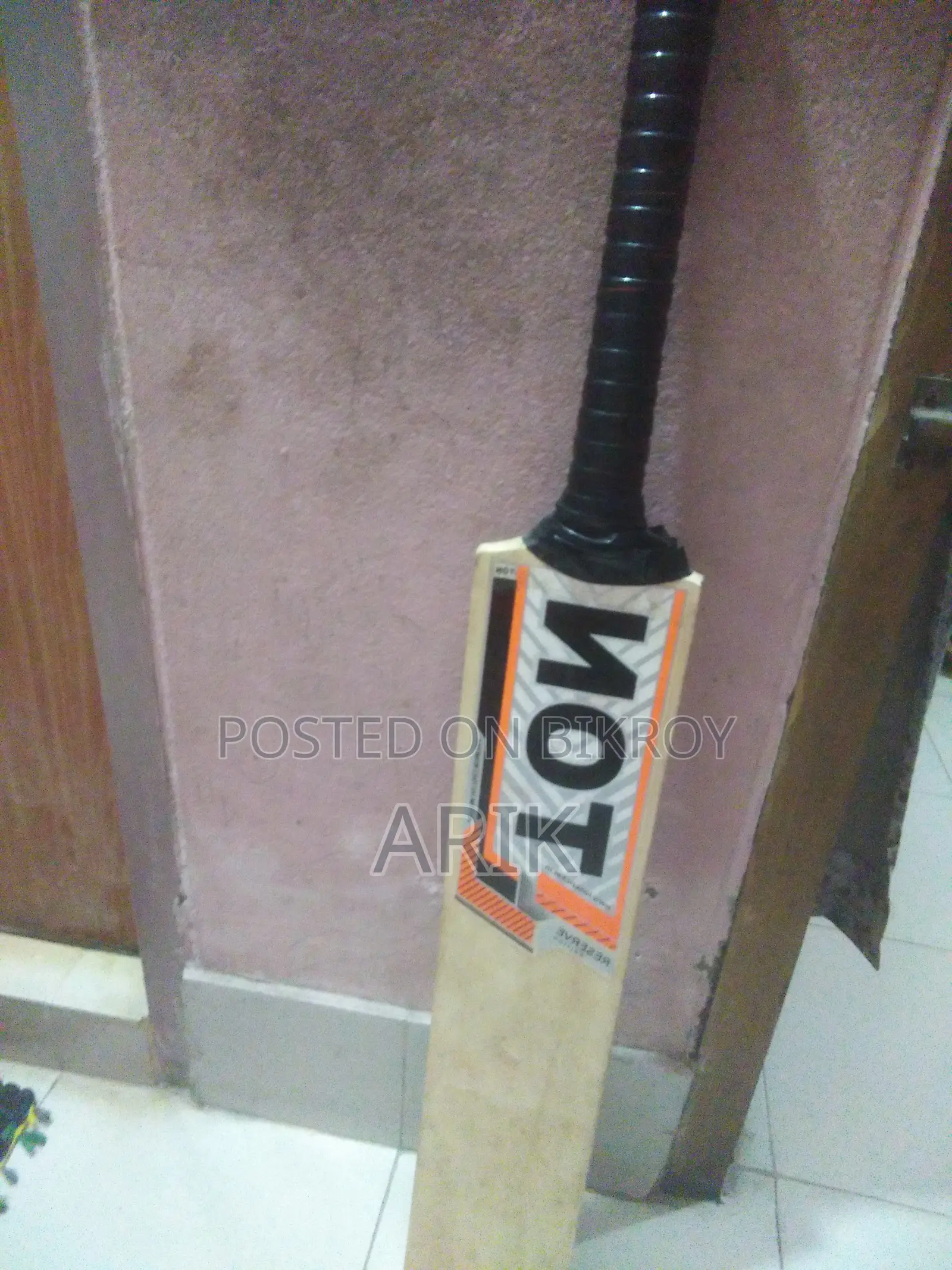 Cricket Bat Ton
