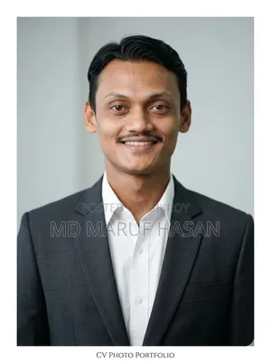 স্মার্টফোন বিক্রয় ও শোরুম পরিচালনায় দক্ষ