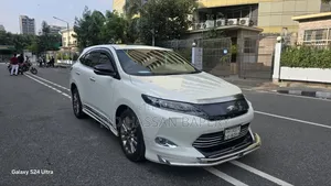 Toyota Harrier 2.0 4WD 2016 White