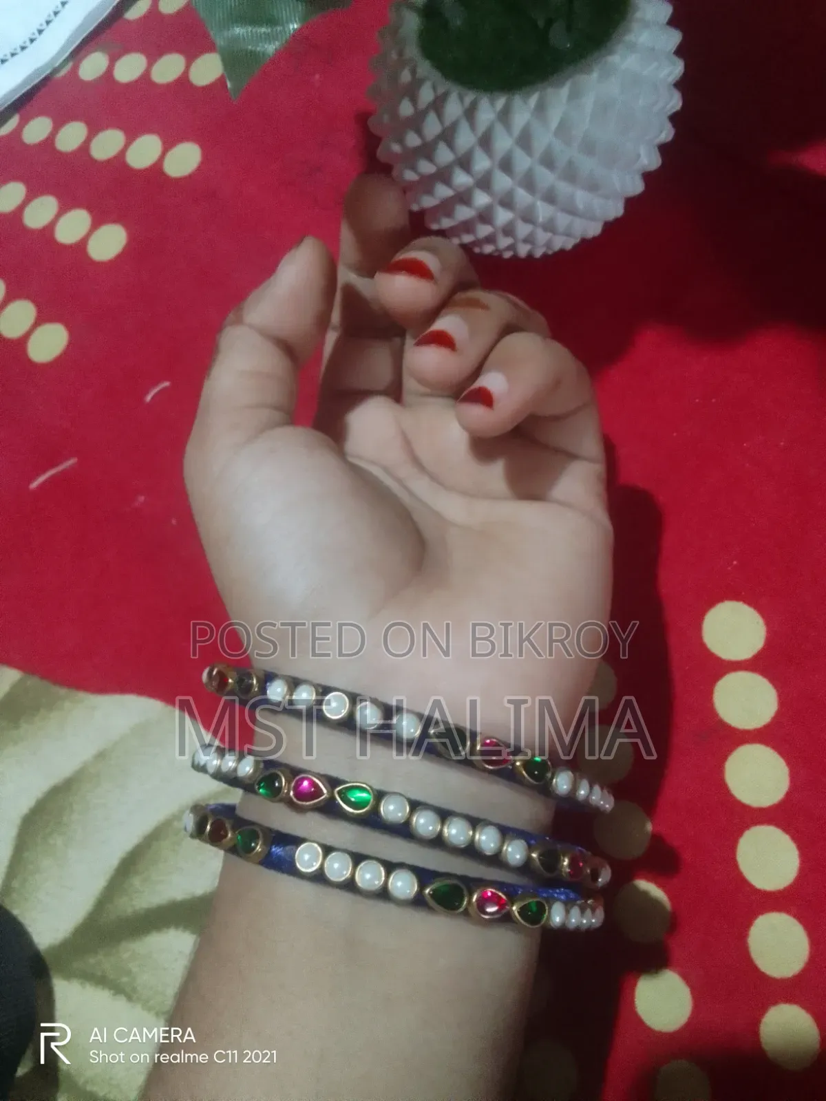 হাতে তৈরি গহনা