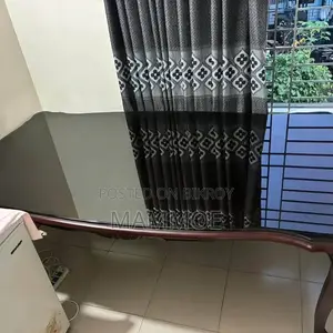 Dining Table Set (6 Chair and Table) for Sell