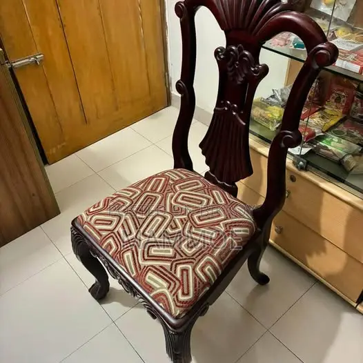 Dining Table Set (6 Chair and Table) for Sell