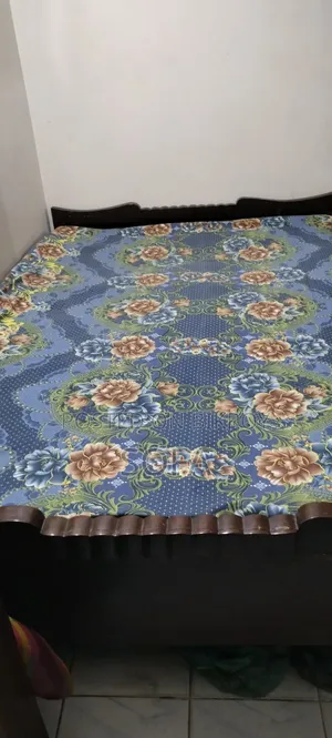 5'7 Bed with Mattress and Quilt for Sale.