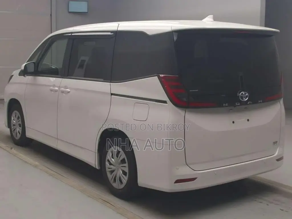 Toyota Noah 2022 Pearl