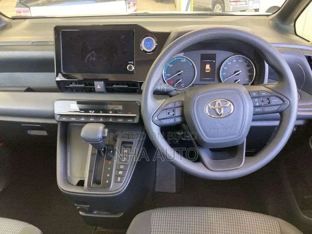 Toyota Noah 2022 Pearl