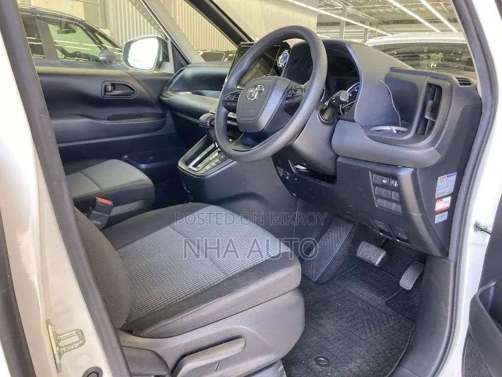 Toyota Noah 2022 Pearl