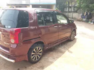 Toyota Raum 2005 Red