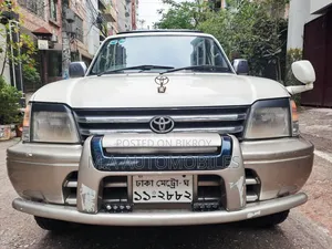 টয়োটা ল্যান্ড ক্রুজার ২০০০ সাদা