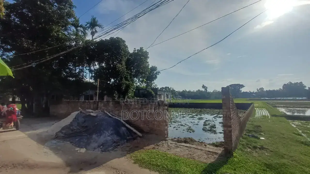 4 decimal land for sale by the road