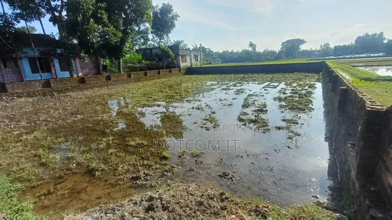 4 decimal land for sale by the road