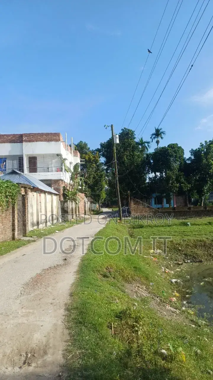 4 decimal land for sale by the road