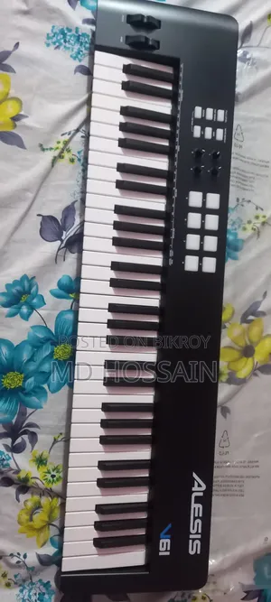 Alesis V61 MIDI Keyboard / Piano Keyboard