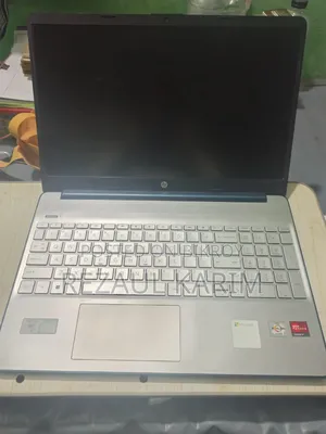 Laptop HP 15 8GB AMD Ryzen SSHD+SSD 256GB
