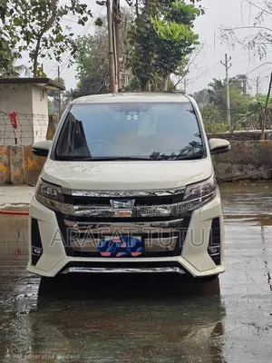 Toyota Noah 1.8 FWD Hybrid (7 Seater) 2018