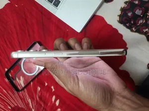 স্যামসাং গ্যালাক্সি এস২৩ ১২৮ জিবি হোয়াইট