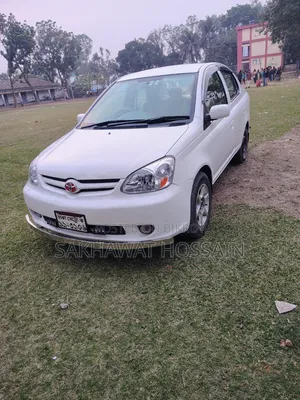 টয়োটা প্ল্যাটজ ২০০৫ পার্ল