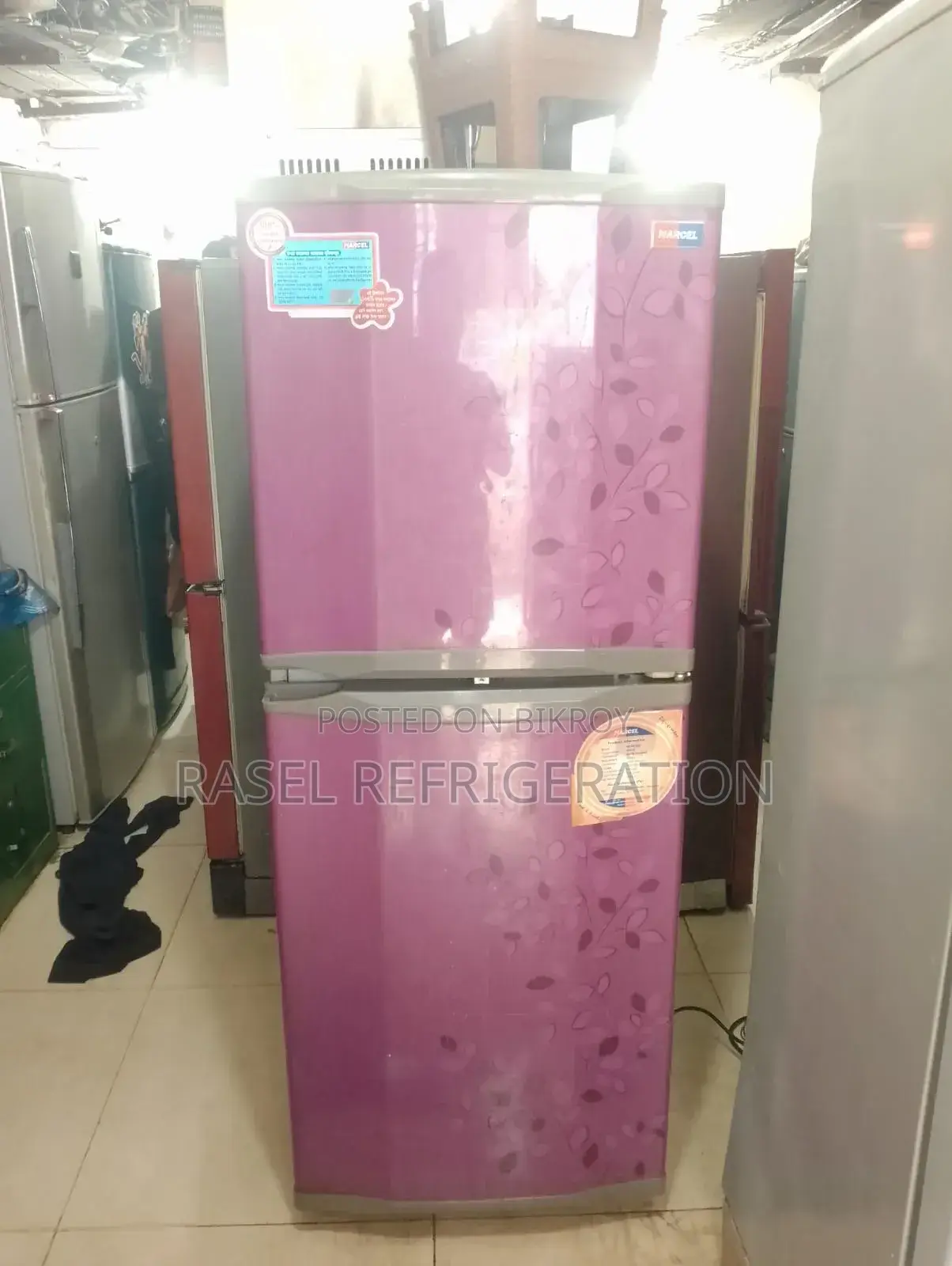 16 Cubic Feet Walton refrigerator for sale.