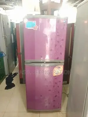 16 Cubic Feet Walton refrigerator for sale.