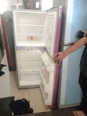 16 Cubic Feet Walton refrigerator for sale.