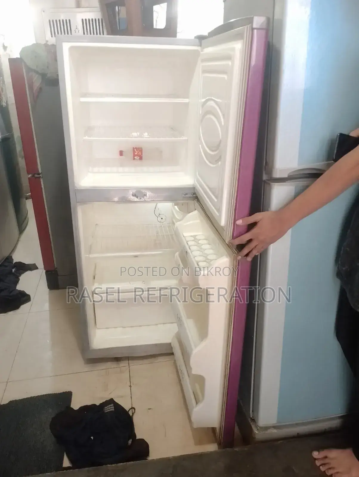 16 Cubic Feet Walton refrigerator for sale.