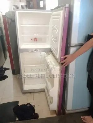 16 Cubic Feet Walton refrigerator for sale.